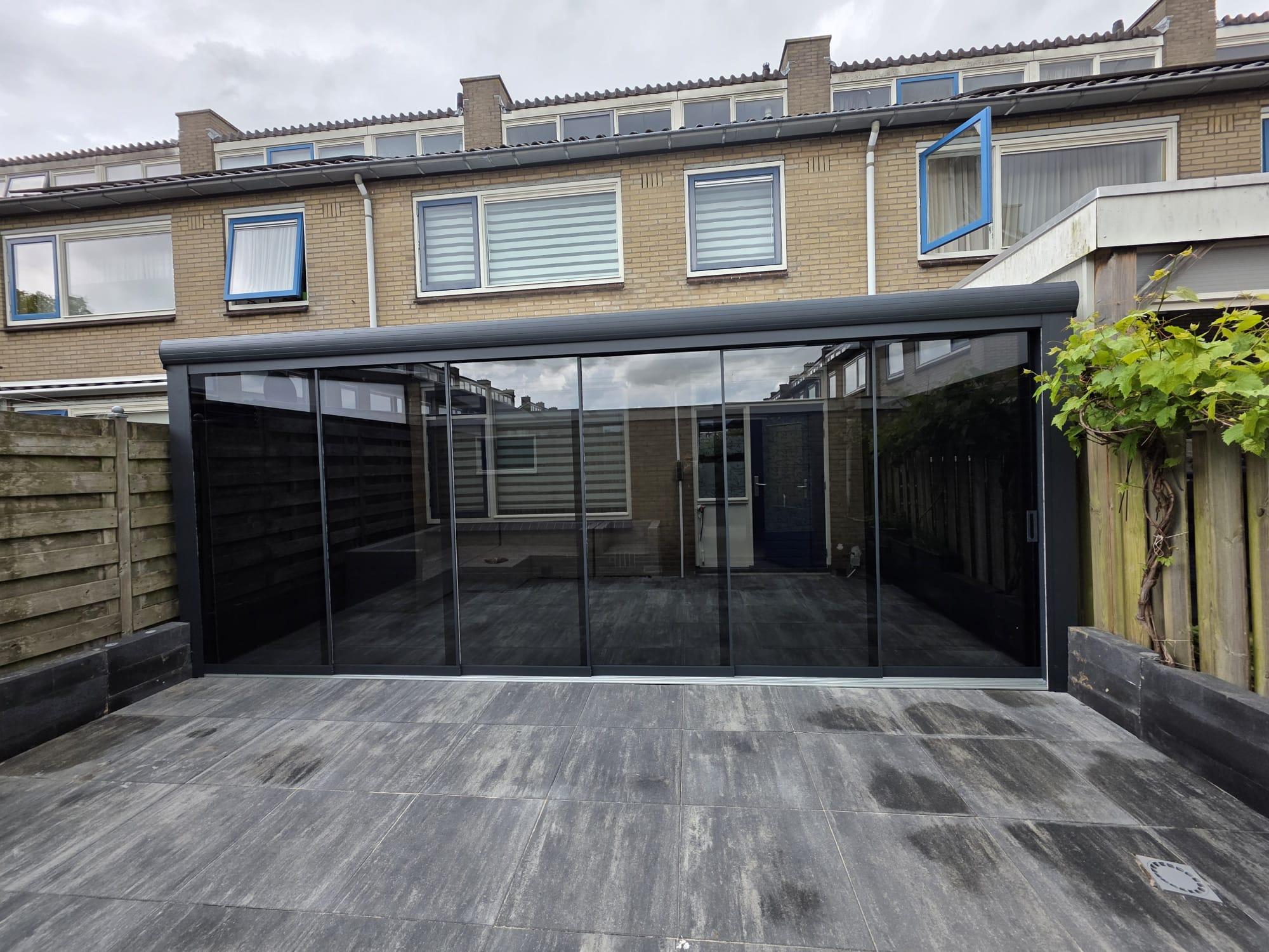 Afgewerkte veranda in de tuin